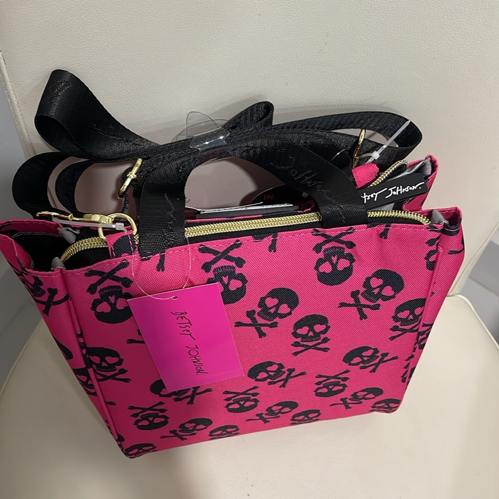 Betsey Johnson Pink/Black "Skull & Bones & Hearts Nylon Insulated Lunch Tote Bag - Picture 4 of 7